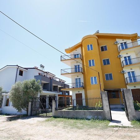 Hotelgodini Golem  Exterior photo