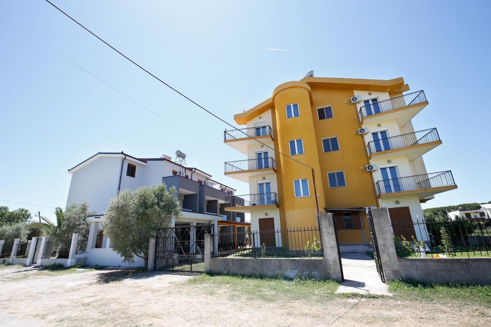 Hotelgodini Golem  Exterior photo
